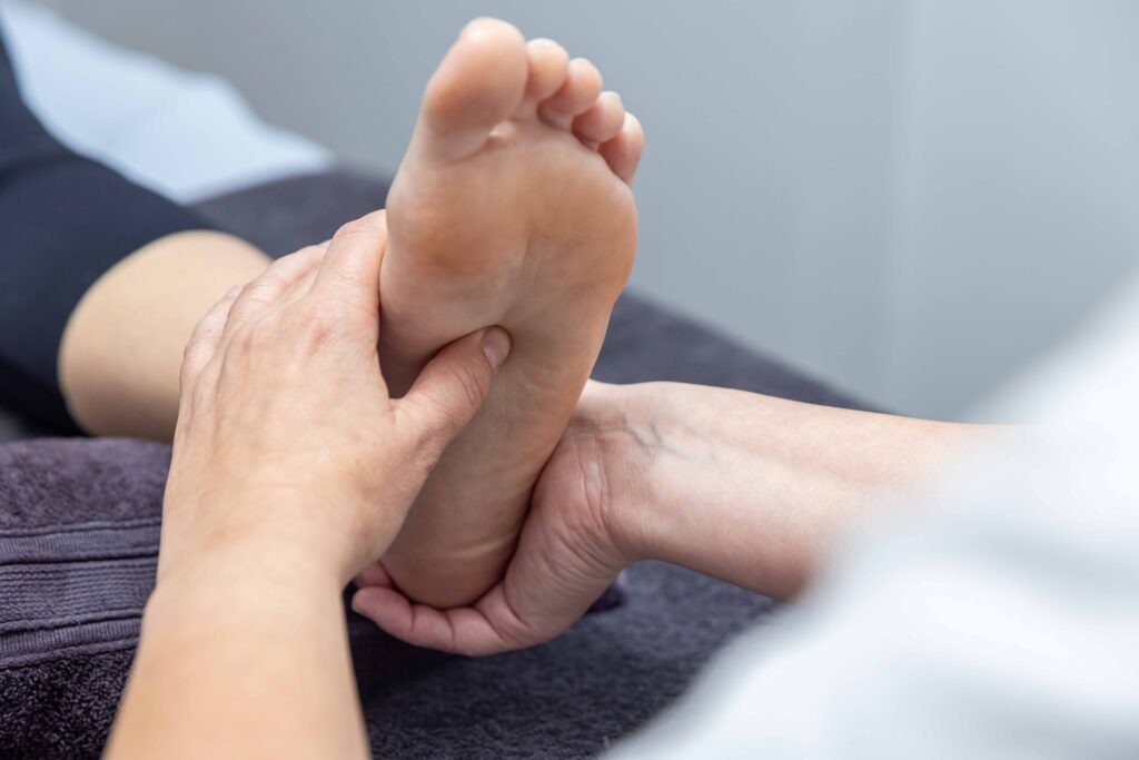 preventing and treating running injuries. Foot pain.